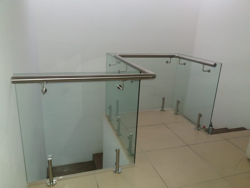 Pasamanos en vidrio templado