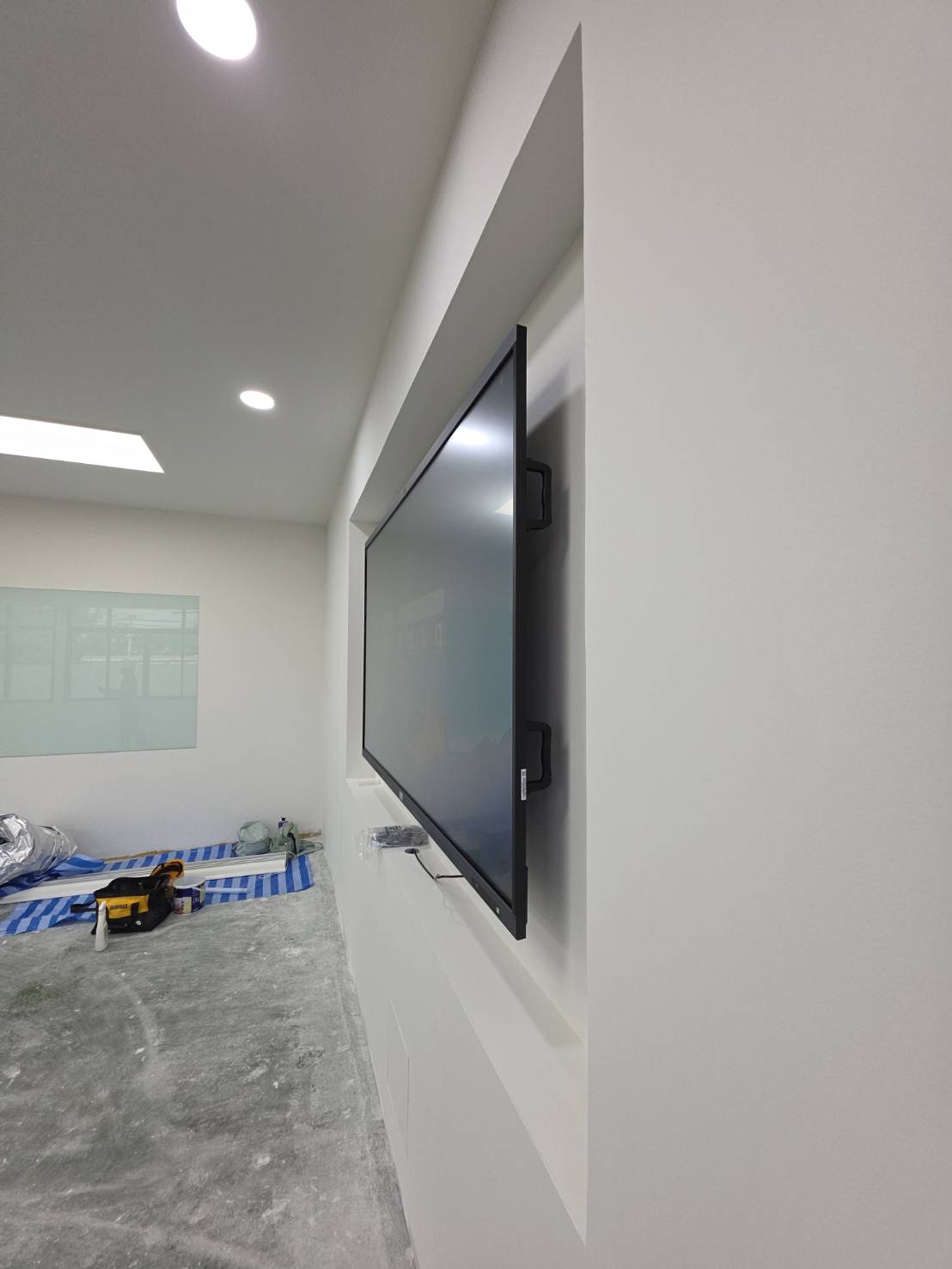 งานติดตั้งจอ บริษัท วันไทยอุตสาหกรรมการอาหาร จำกัด (ยำยำ)