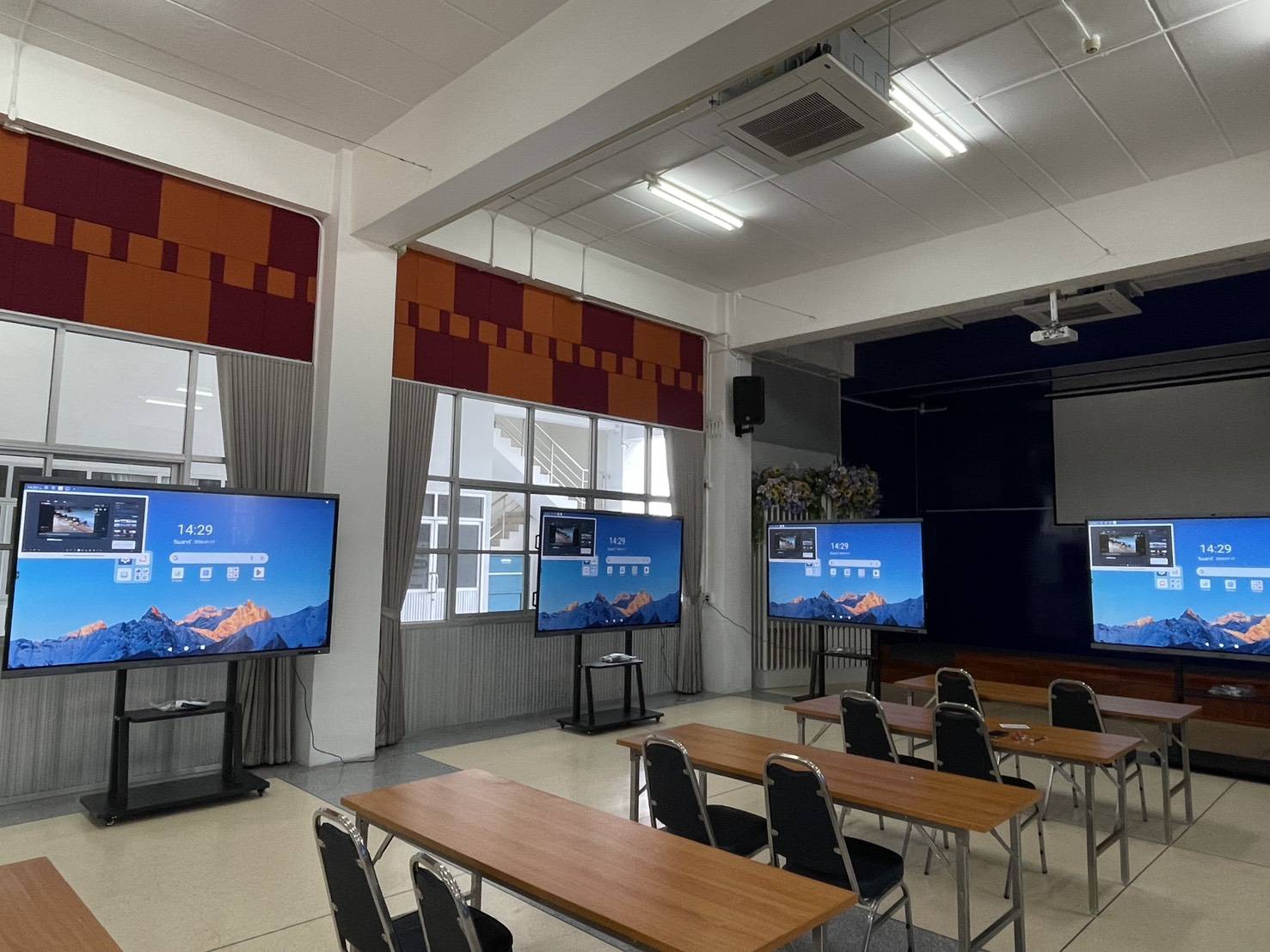 งานติดตั้งจอ โรงเรียนสารสาสน์