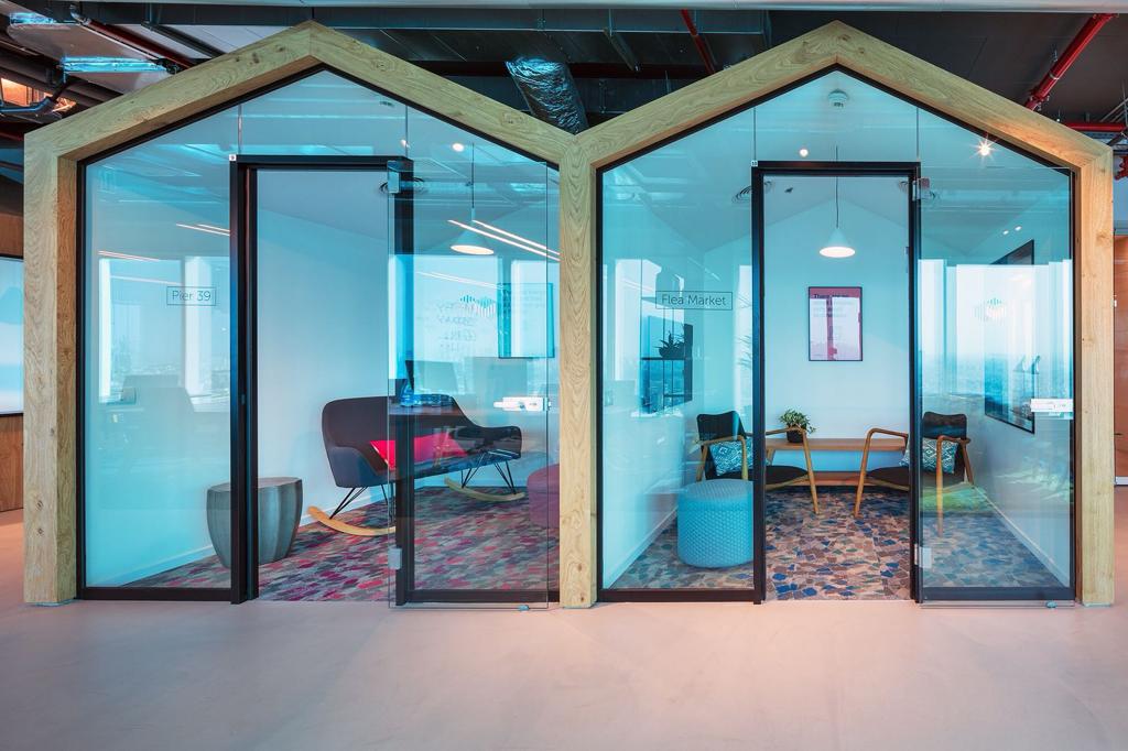 חדרים אקוסטיים מזכוכית  