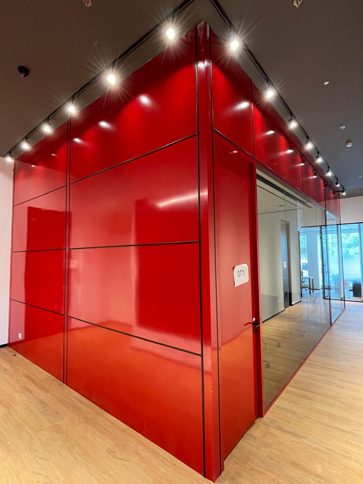 חדרים אקוסטיים מזכוכית  