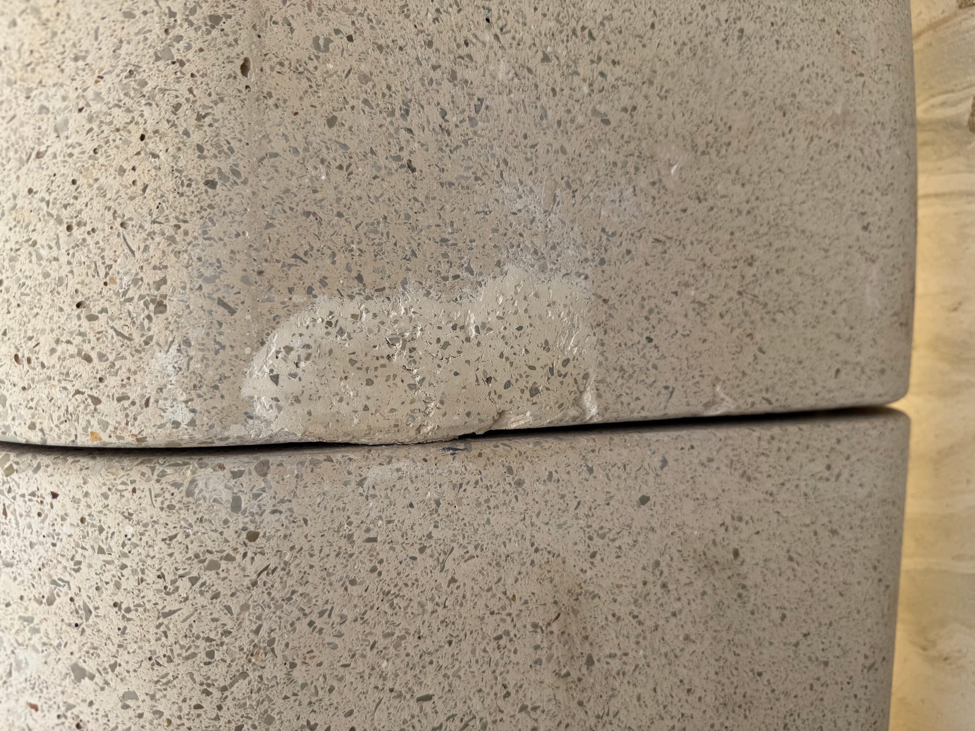 תיקון ספסלי אבן