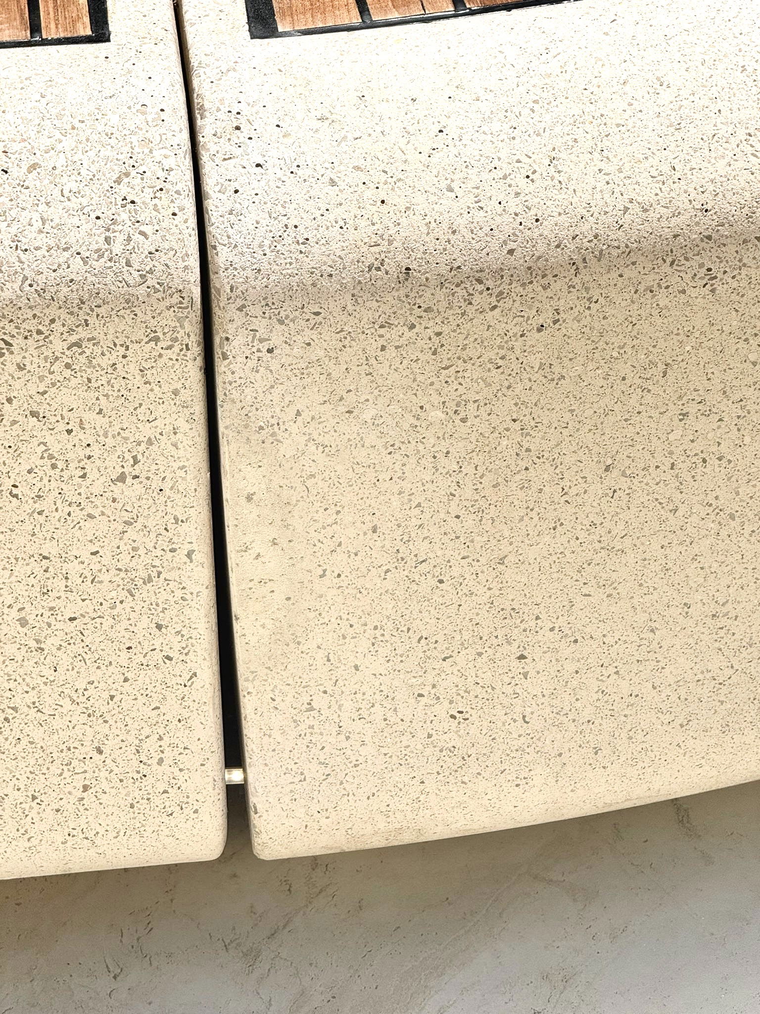 תיקון ספסלי אבן