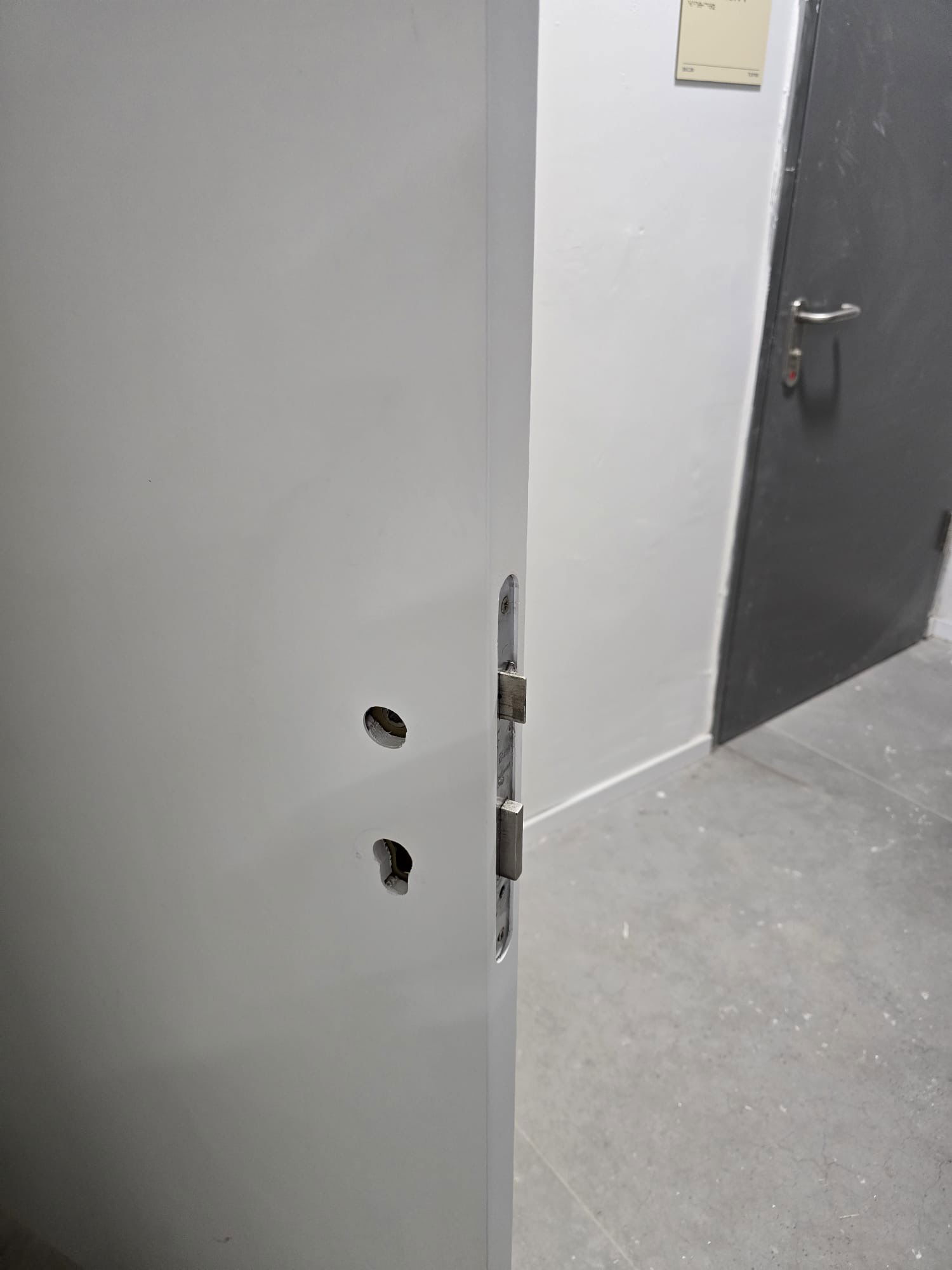 תיקון דלתות