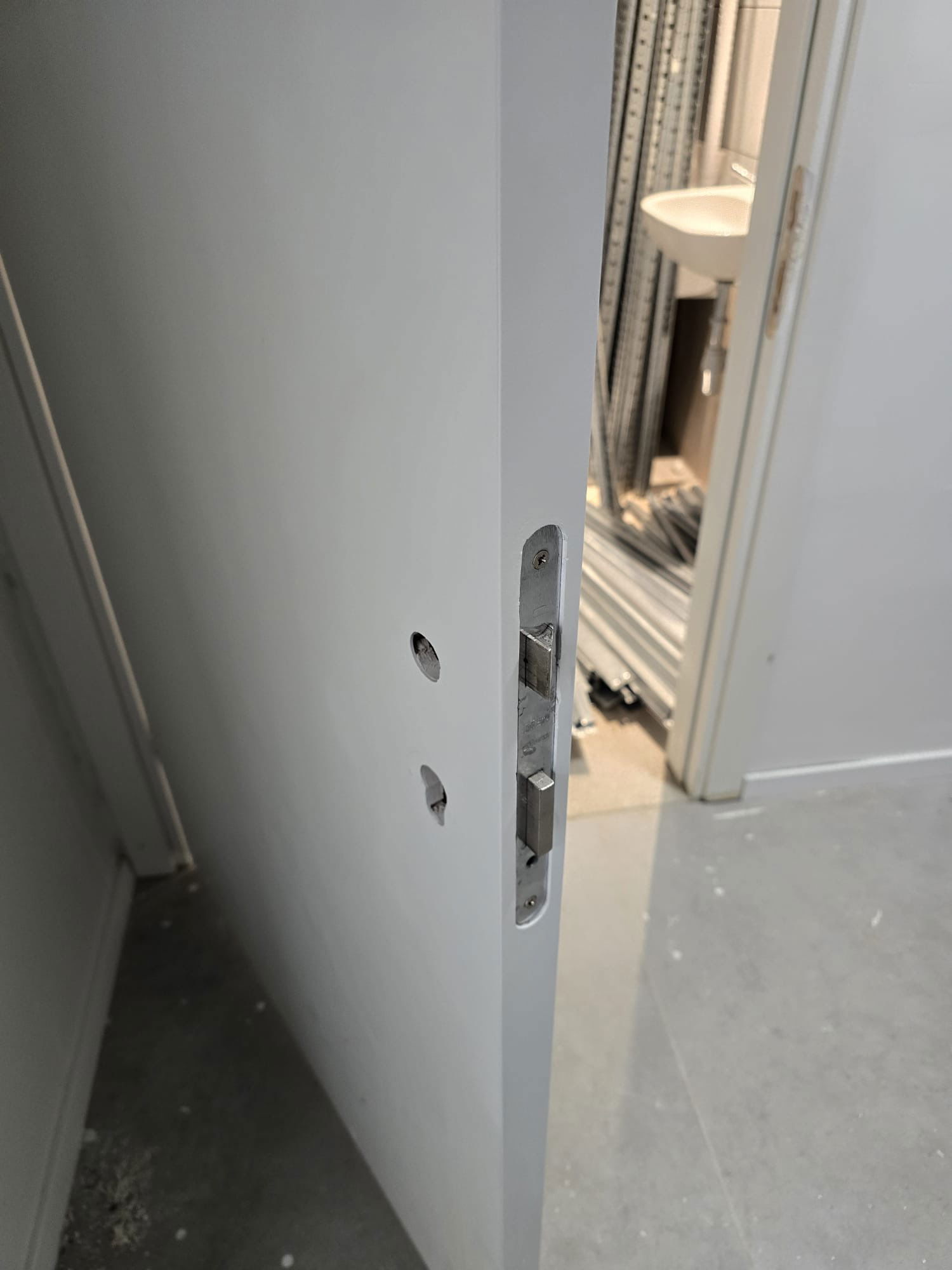 תיקון דלתות