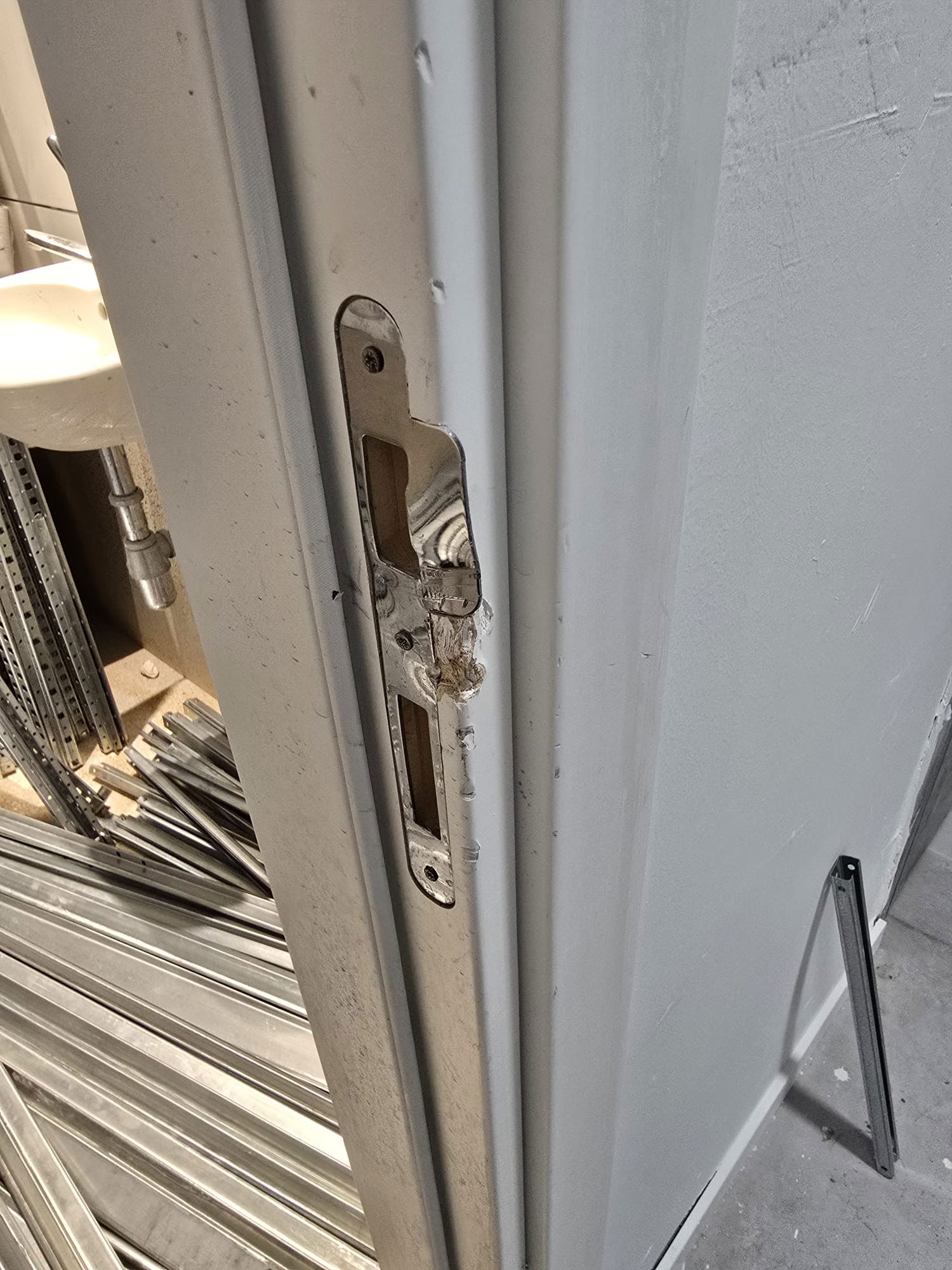 תיקון דלתות