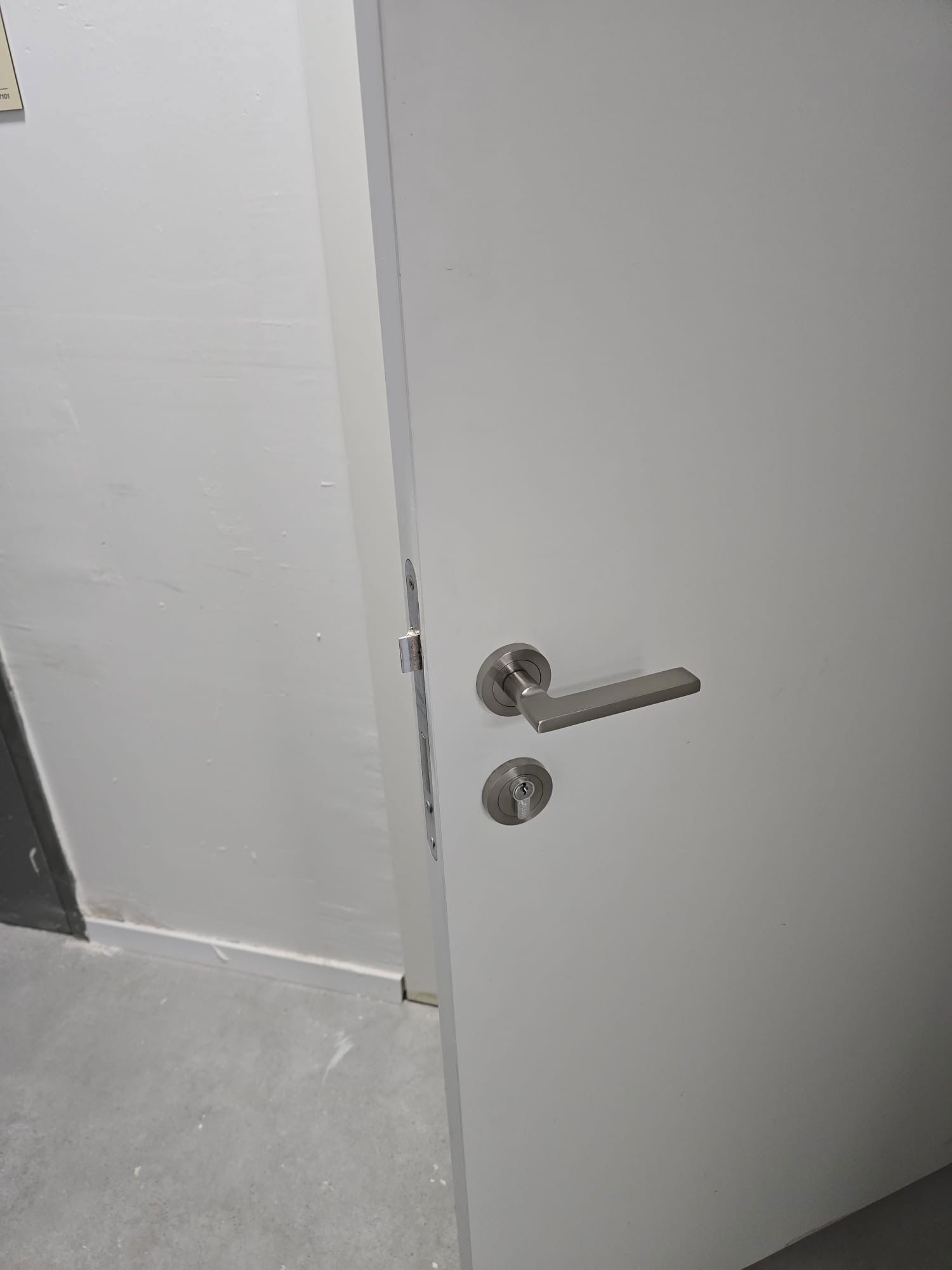 תיקון דלתות