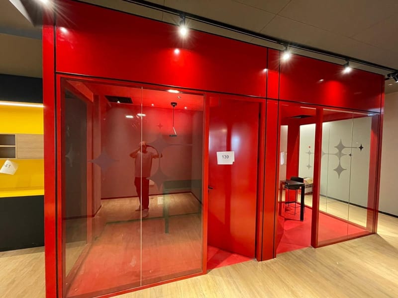 בניית מחיצות זכוכית