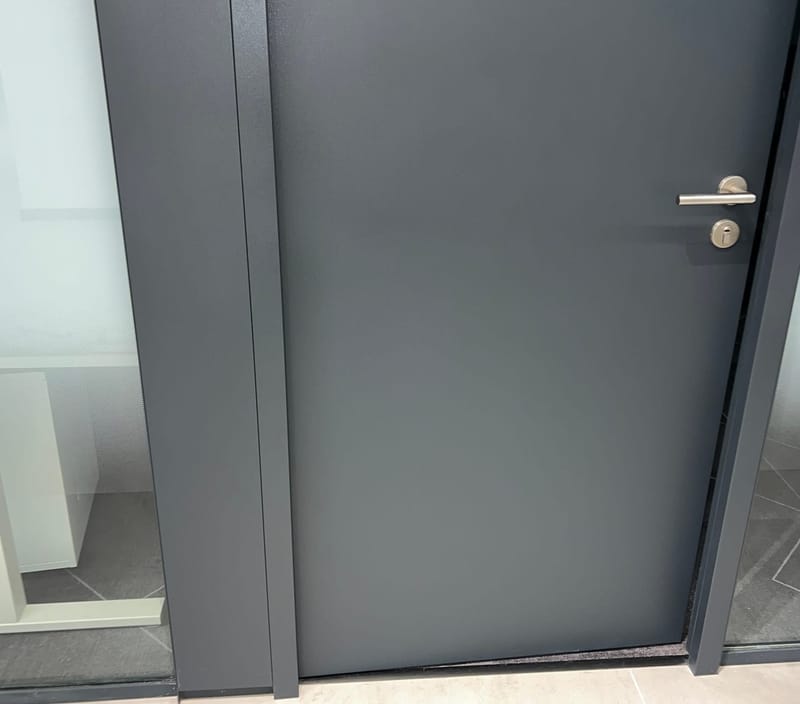 צביעת דלתות