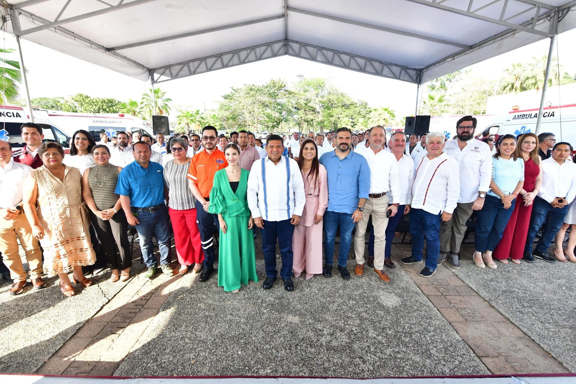 Gobernador de Tabasco impulsa la entrega de nuevas ambulancias para reforzar la atención médica