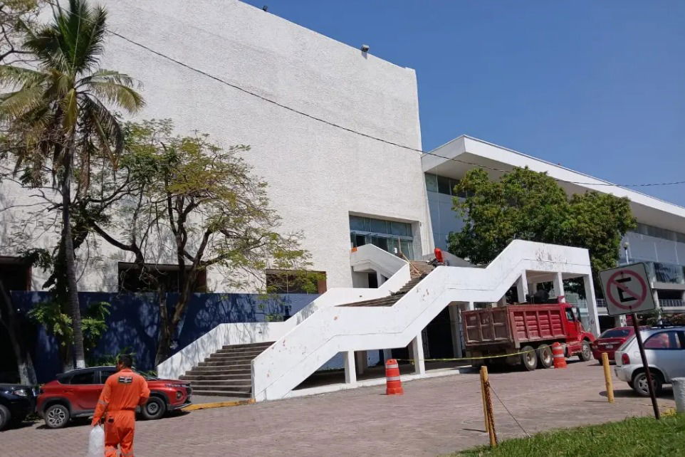 Prácticamente listo el Centro de Convenciones para las actividades de Preferia y Feria; supervisa Gobernador Javier May trabajos de rehabilitación