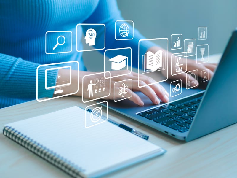 إنشاء قاعدة بيانات تجارية