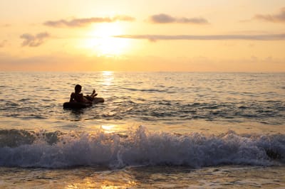מזרון חברתי - קארמה על החוף