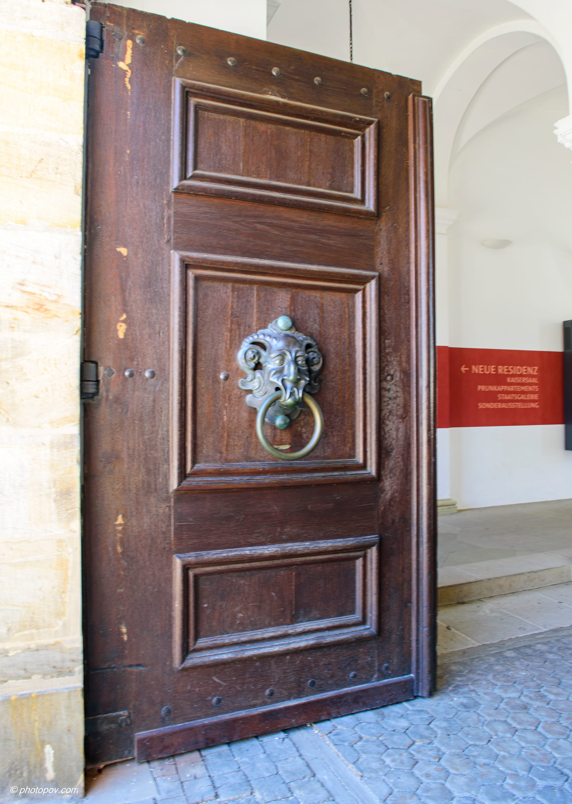 תמונות איכות מקוריות להדפסה בגדלים שונים, חלקן במהדורה מוגבלת. 