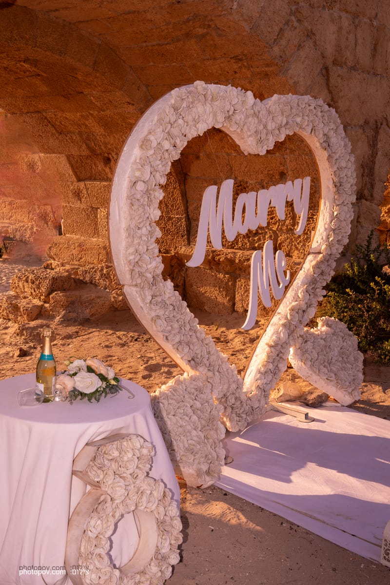 הצעות נישואין, אירוסין, חתונות קטנות