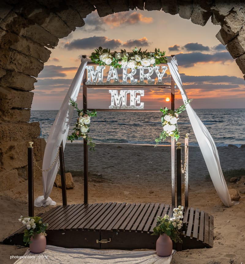 הצעות נישואין, אירוסין, חתונות קטנות