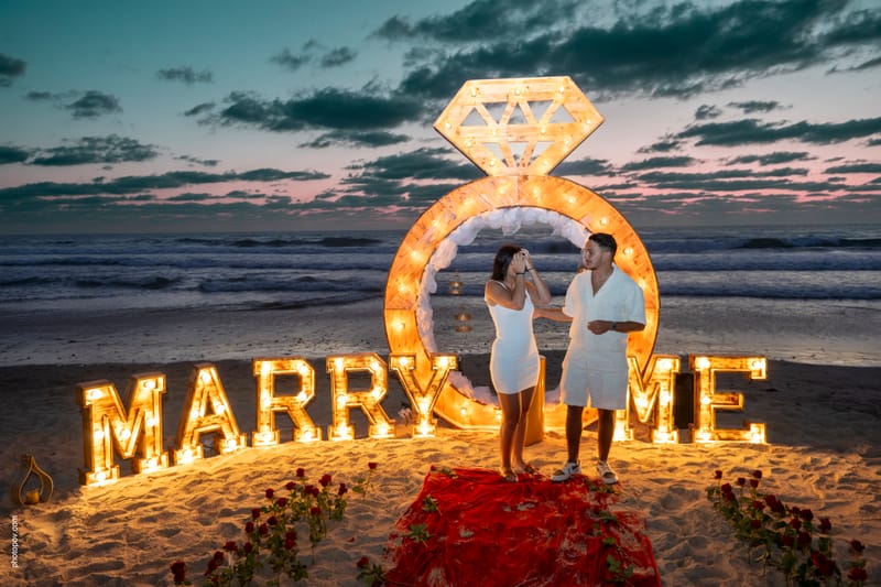 הצעות נישואין, אירוסין, חתונות קטנות