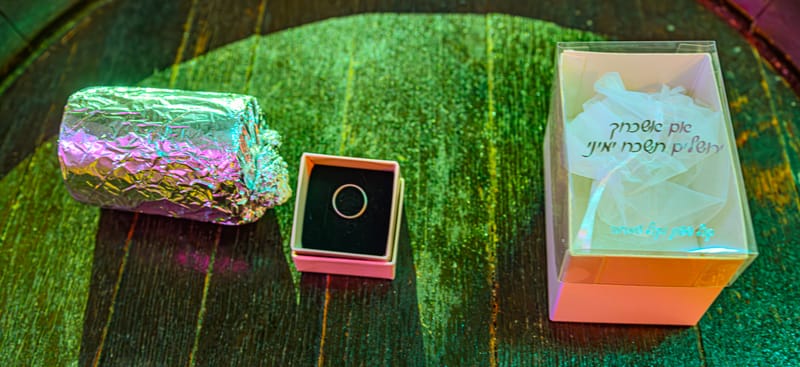 הצעות נישואין, אירוסין, חתונות קטנות