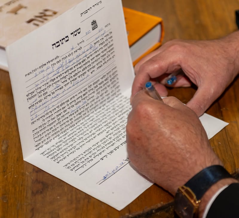 הצעות נישואין, אירוסין, חתונות קטנות