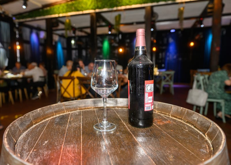 הצעות נישואין, אירוסין, חתונות קטנות