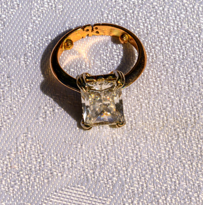 הצעות נישואין, אירוסין, חתונות קטנות