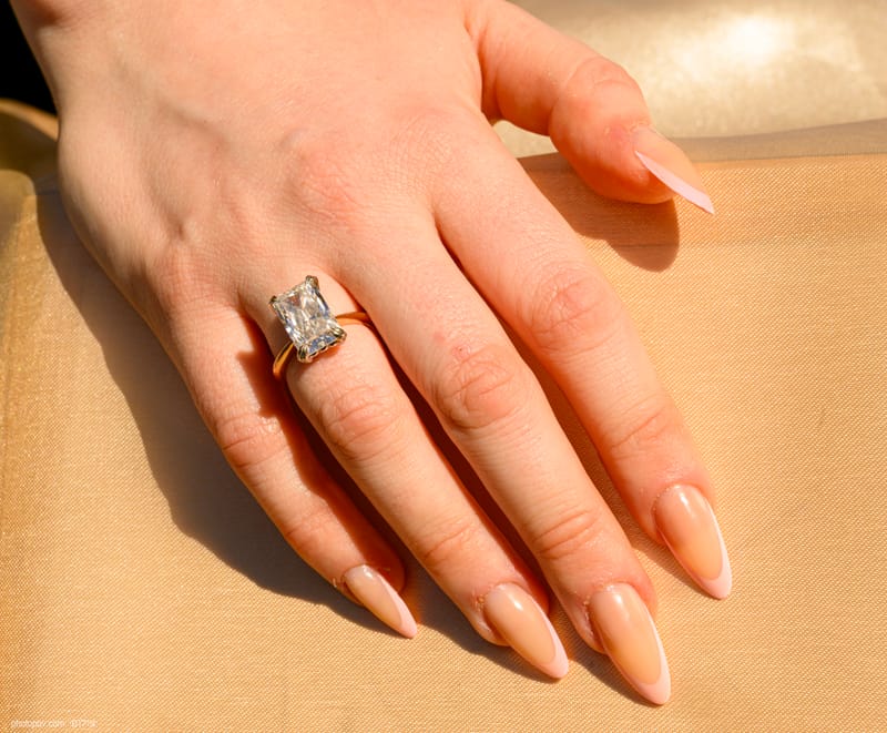 הצעות נישואין, אירוסין, חתונות קטנות