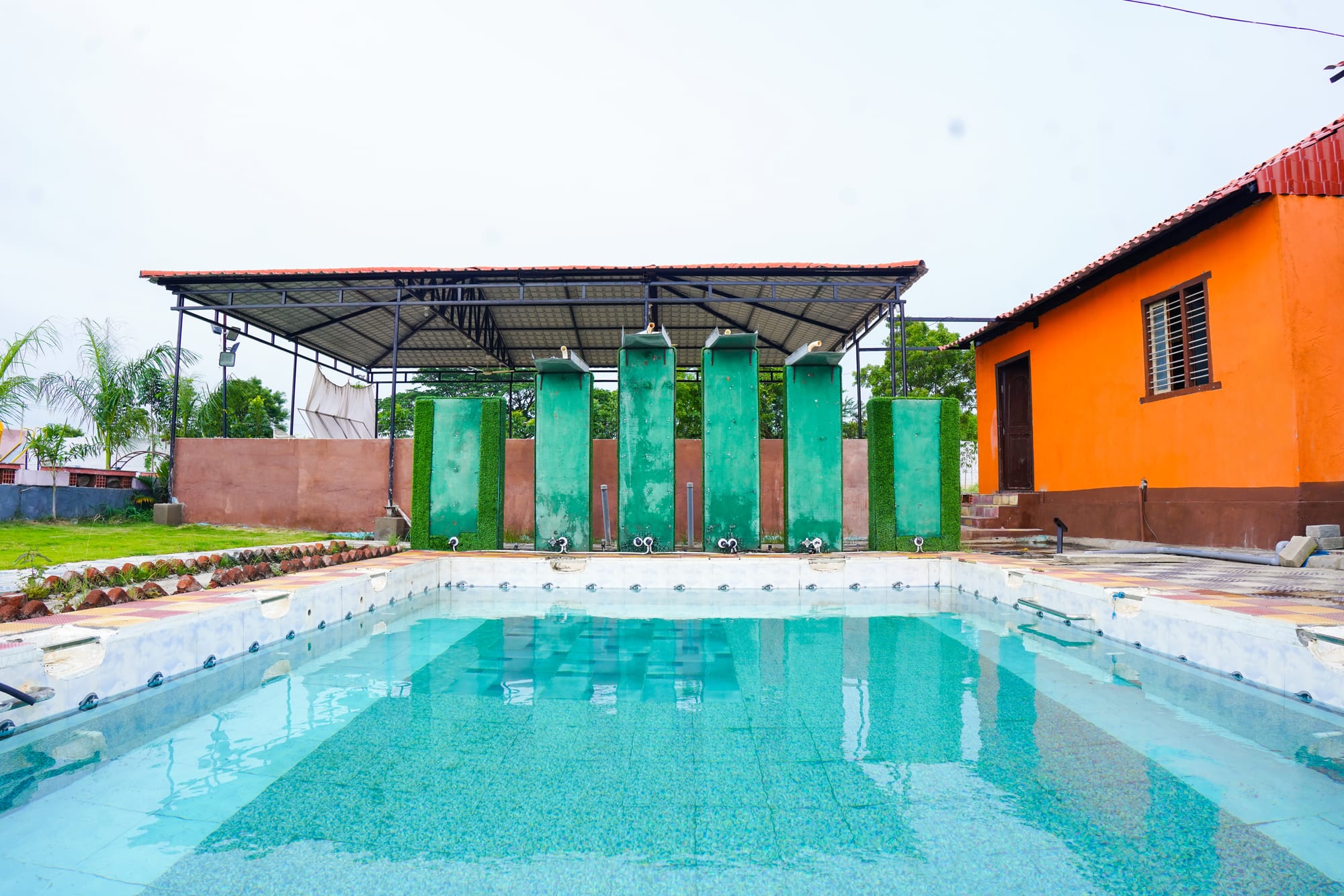 COTTAGES,LAWN AND POOL