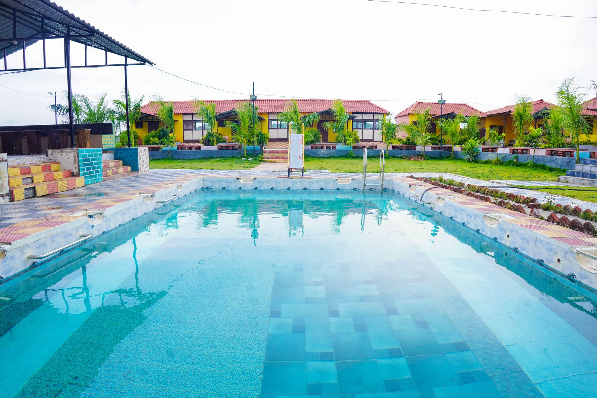 COTTAGES,LAWN AND POOL