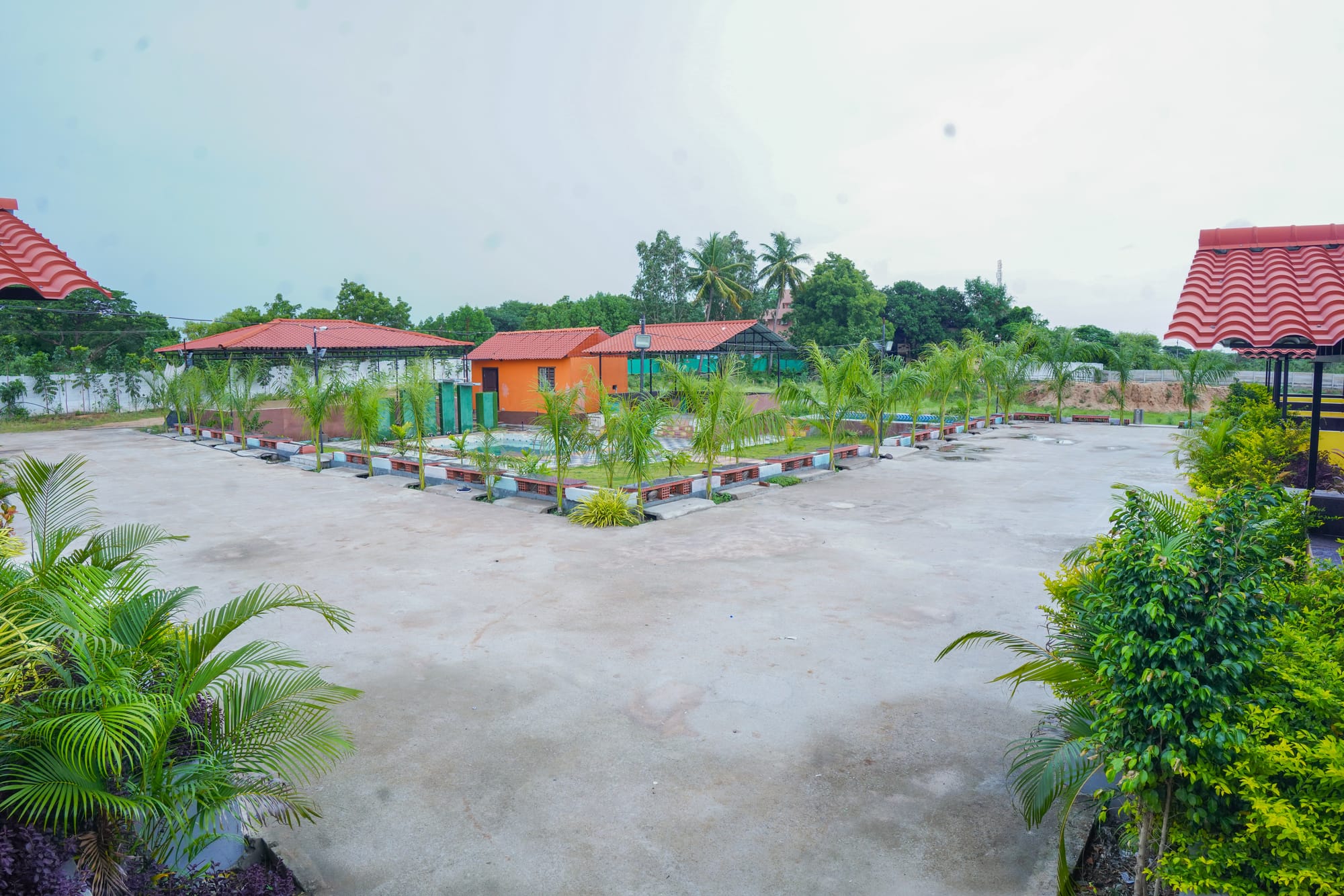 COTTAGES,LAWN AND POOL