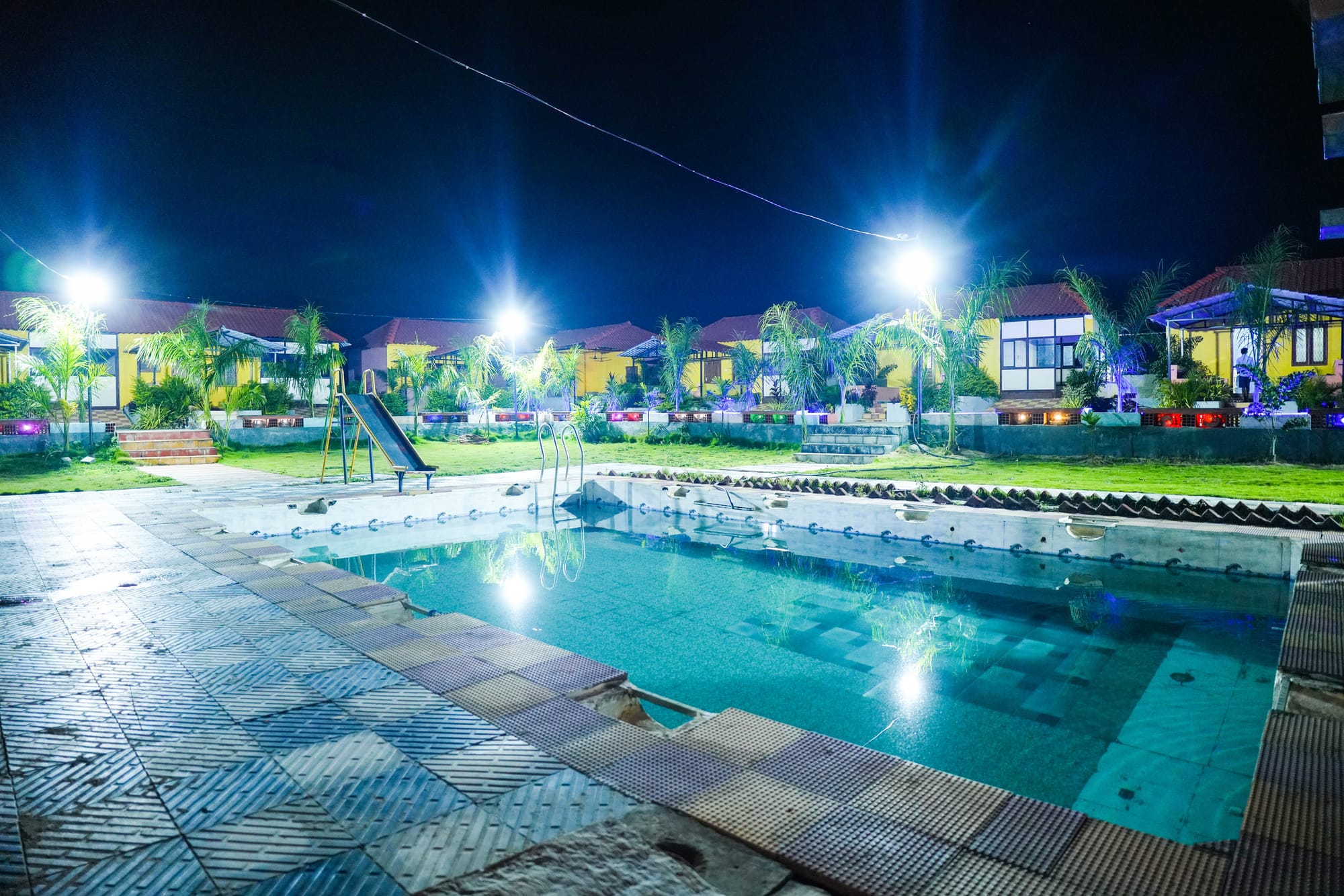 COTTAGES,LAWN AND POOL