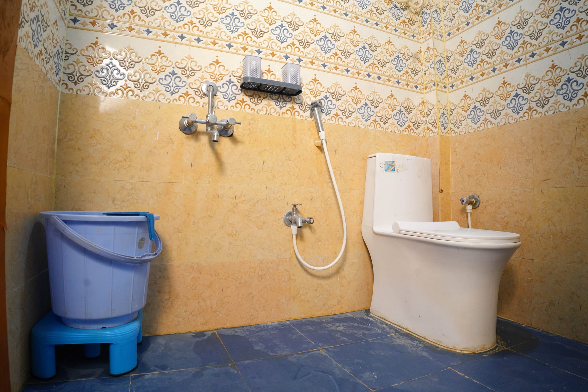 COTTAGES,LAWN AND POOL