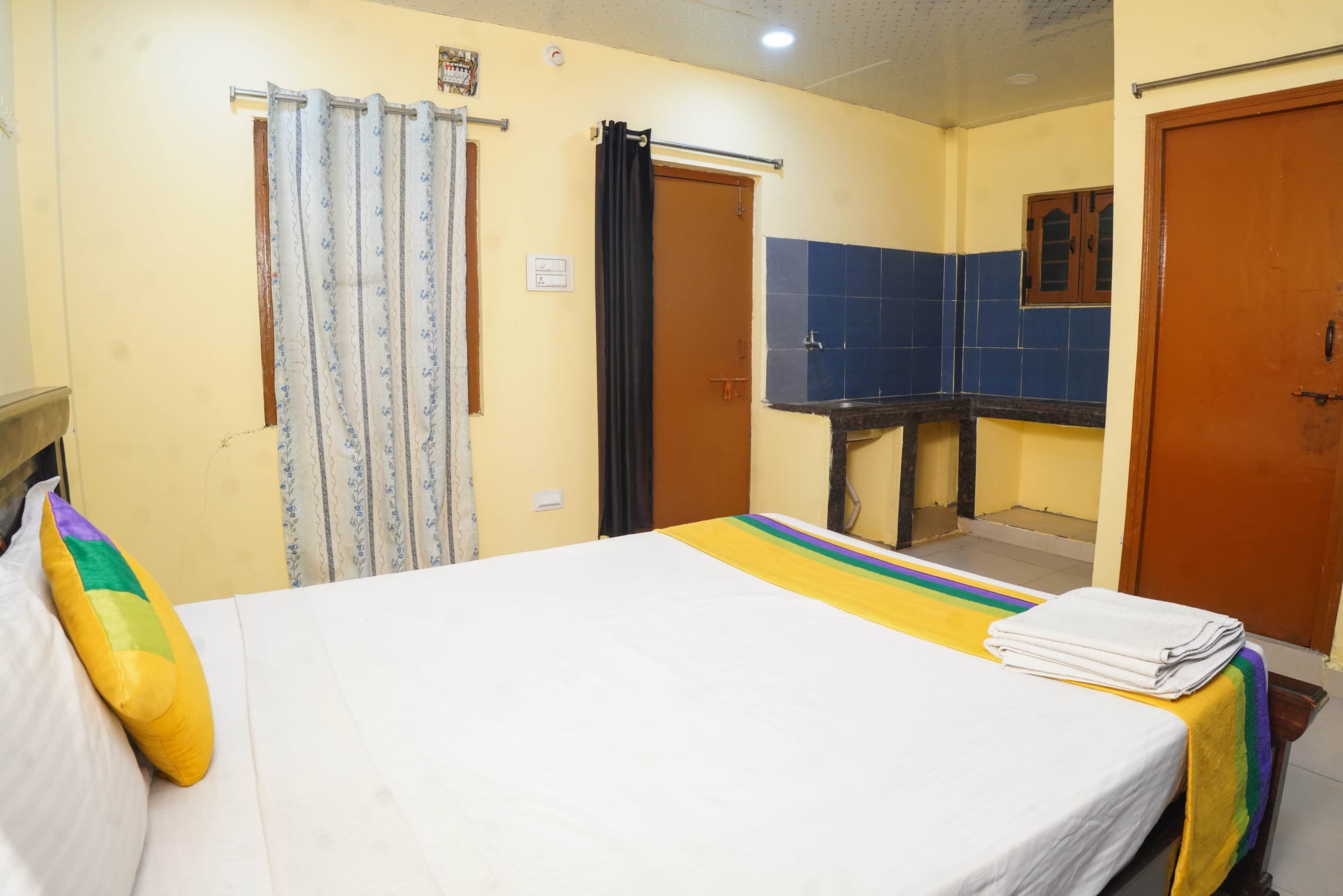 COTTAGES,LAWN AND POOL