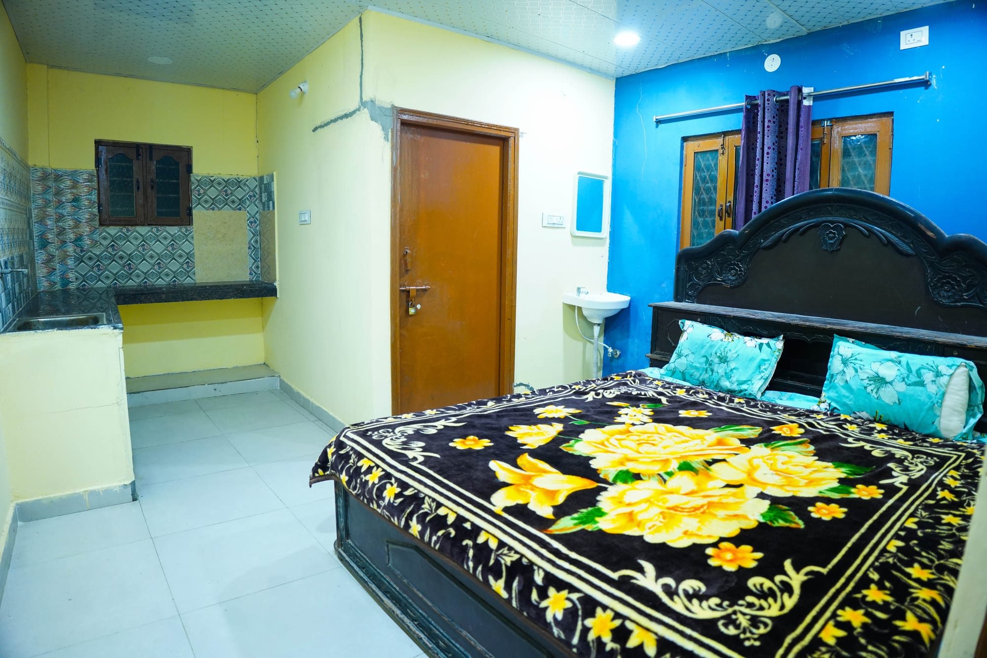 COTTAGES,LAWN AND POOL