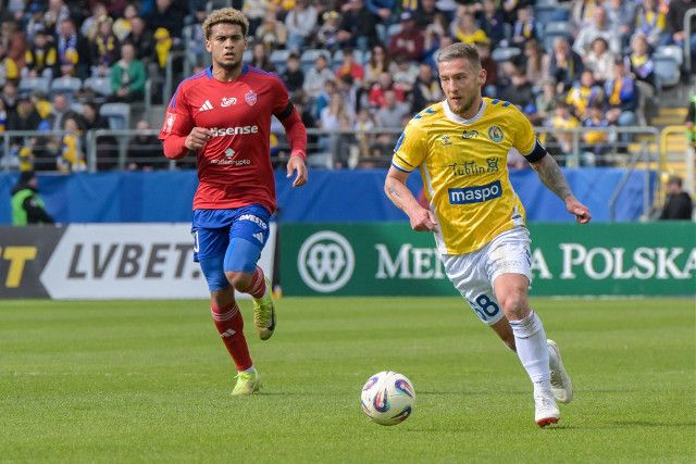 Motor wypuścił zwycięstwo w końcówce. Raków ratuje punkt po karnym