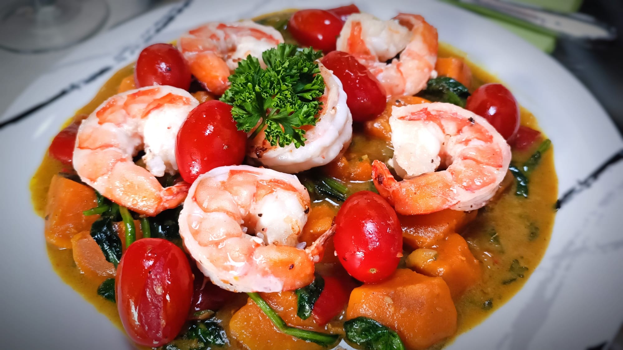 Curry de patates douces et de scampis au lait de coco