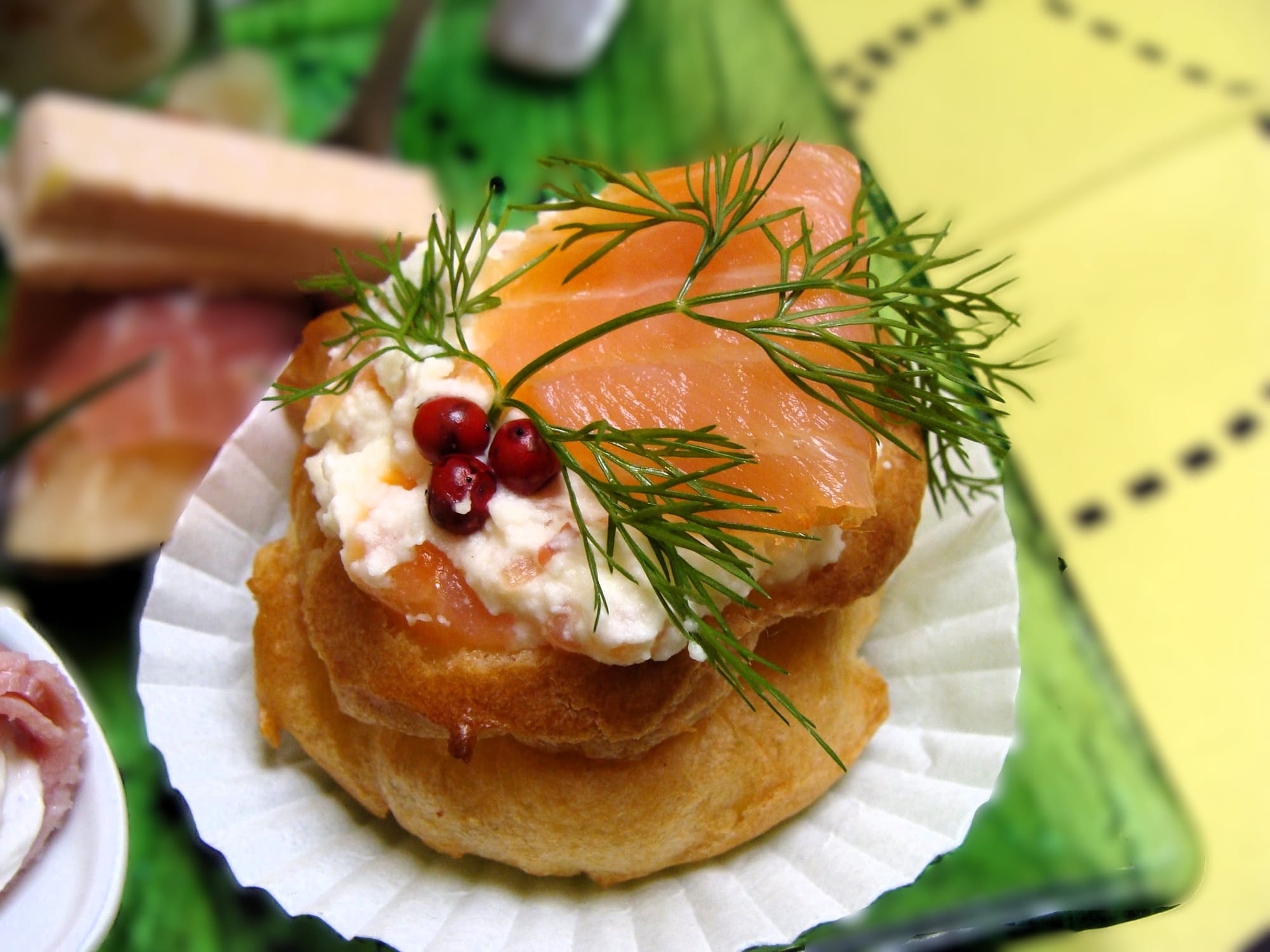Profiteroles salées au saumon