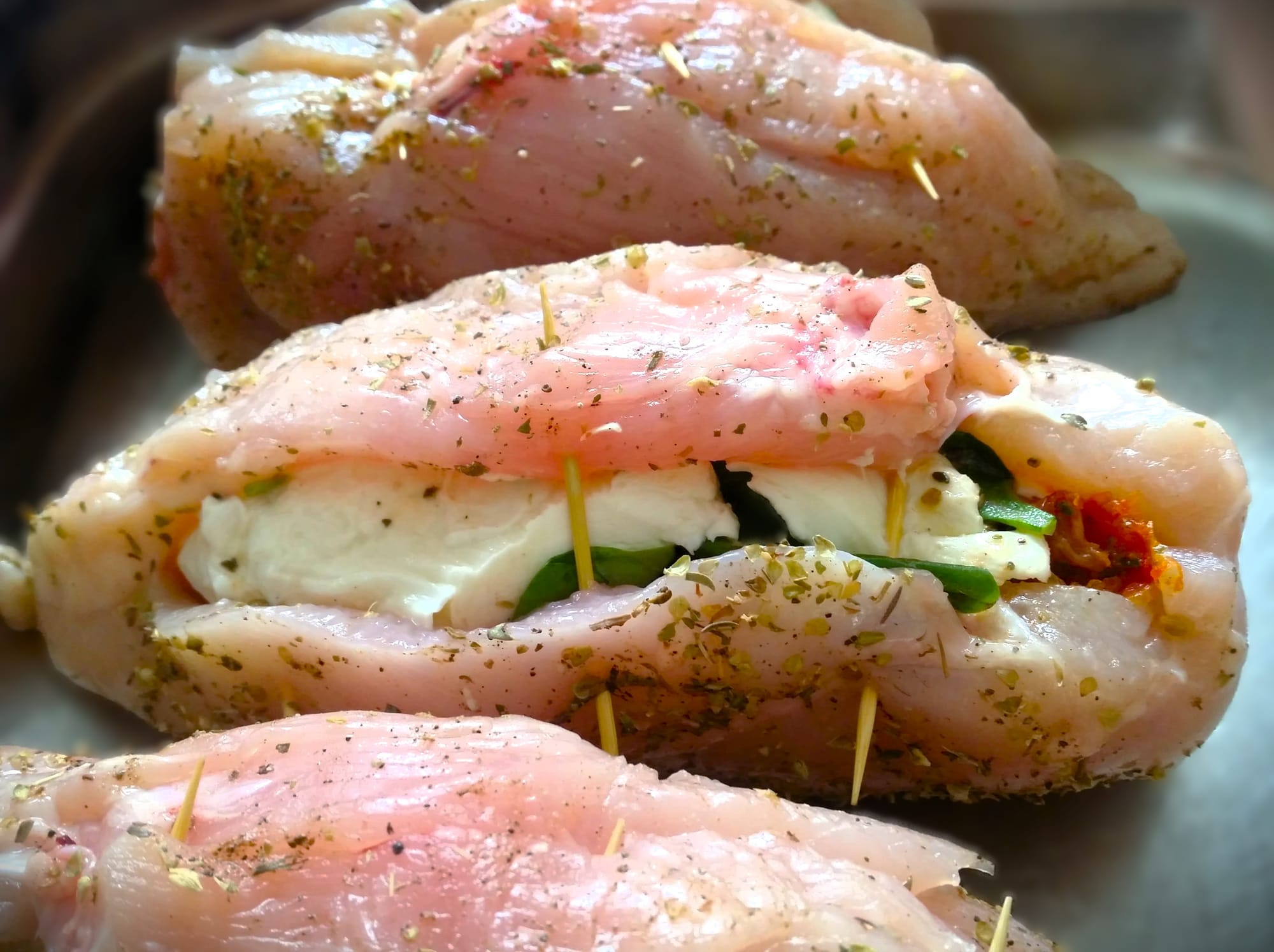 Poulet farci tomate séchée, mozzarella et basilic