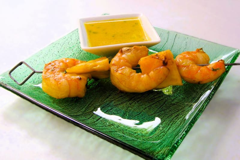 Brochettes de scampis et mangue au lait de coco