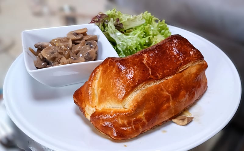 Filet mignon de porc en croûte aux champignons