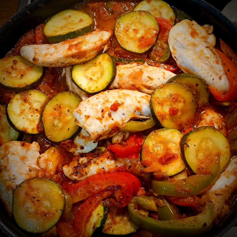 Casserole de poulet aux fines herbes et aux tomates