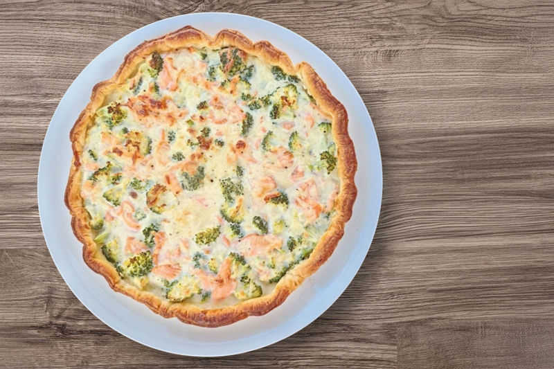 Quiche au saumon fumé, brocoli et fromage frais