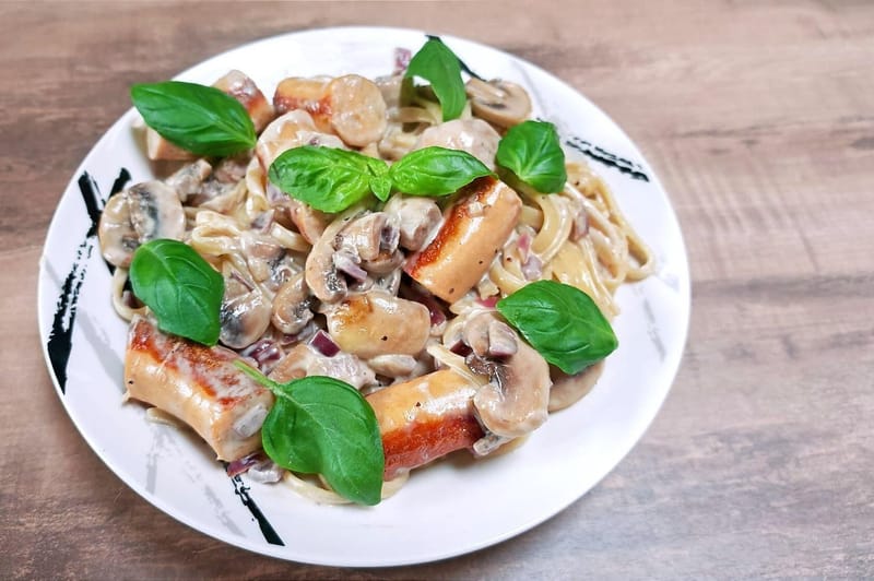 Linguine sauce moutarde, champignons et saucisse
