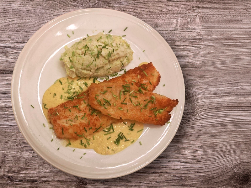 Dos d’églefin croustillant, purée de chou vert-ricotta et sauce au citron