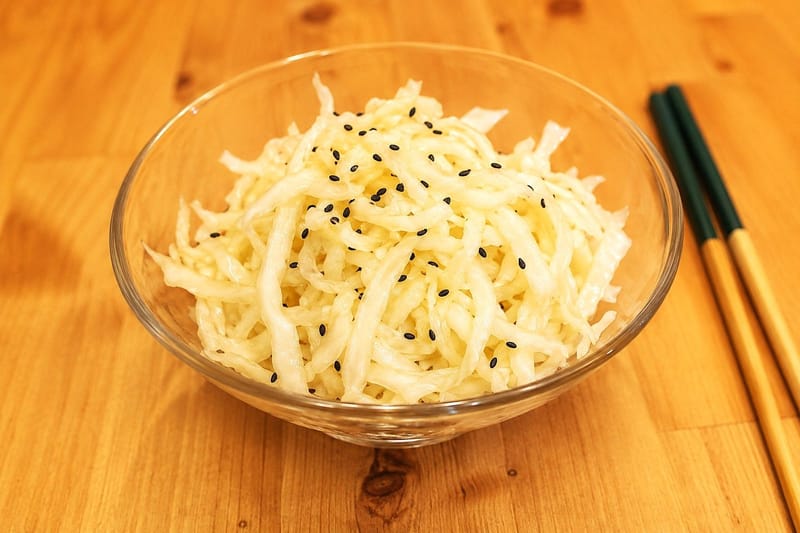 Chou blanc vinaigré à la japonaise– Recette facile et croquante