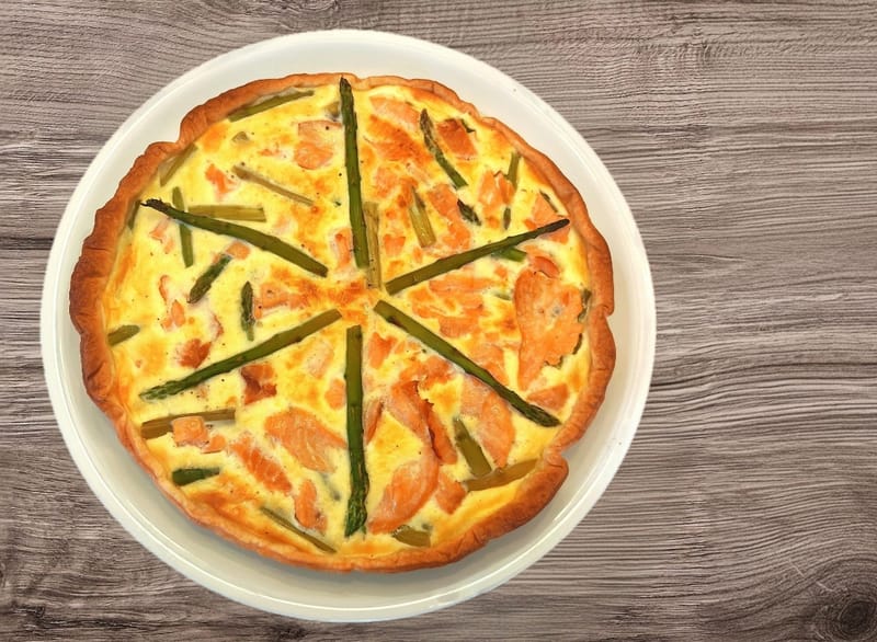 Quiche au saumon fumé et aux asperges vertes