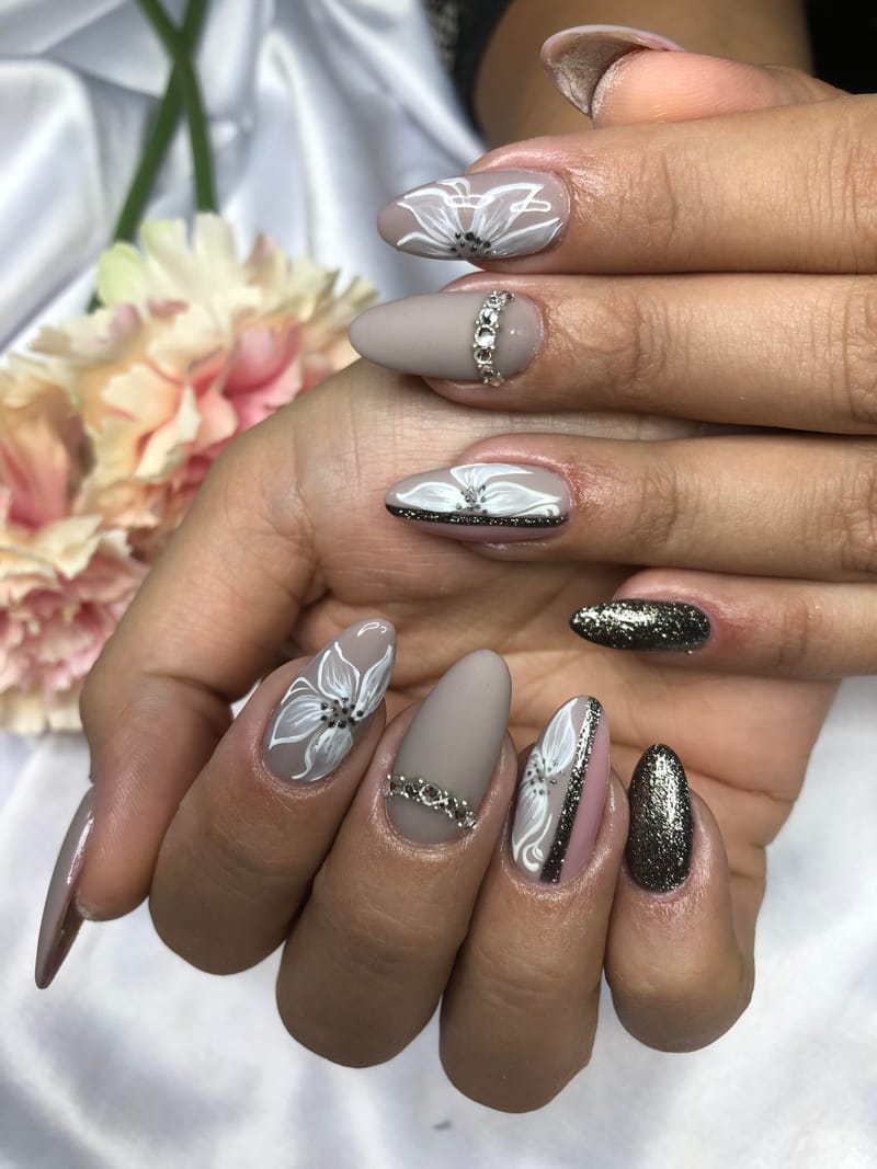 Műköröm építés