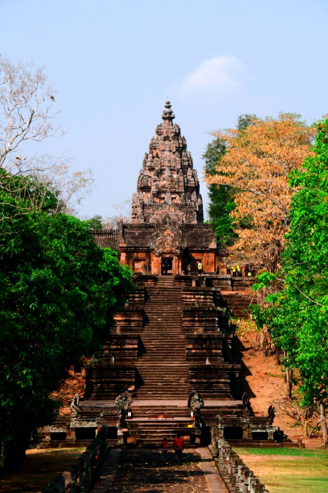 Le Temple de Phanom Rung : Un Trésor Khmer en Thaïlande