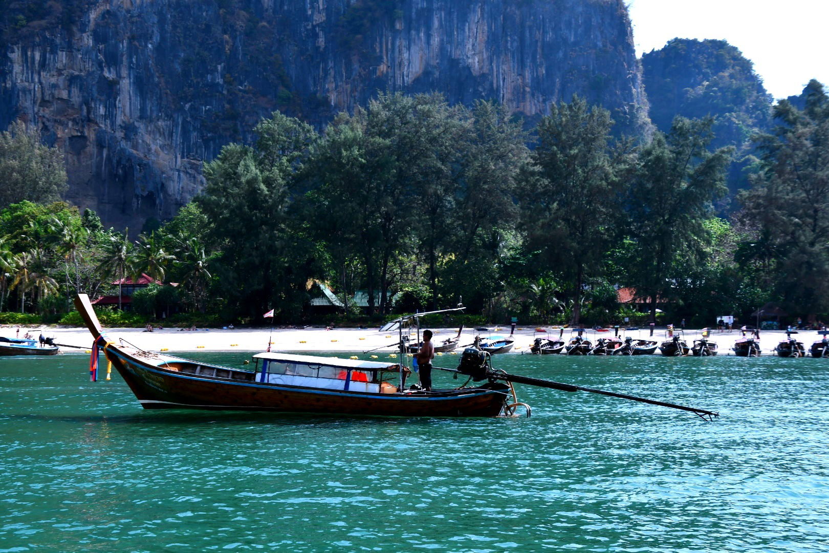 Ao Nang : Une Station Balnéaire stratégique dans la Province de Krabi