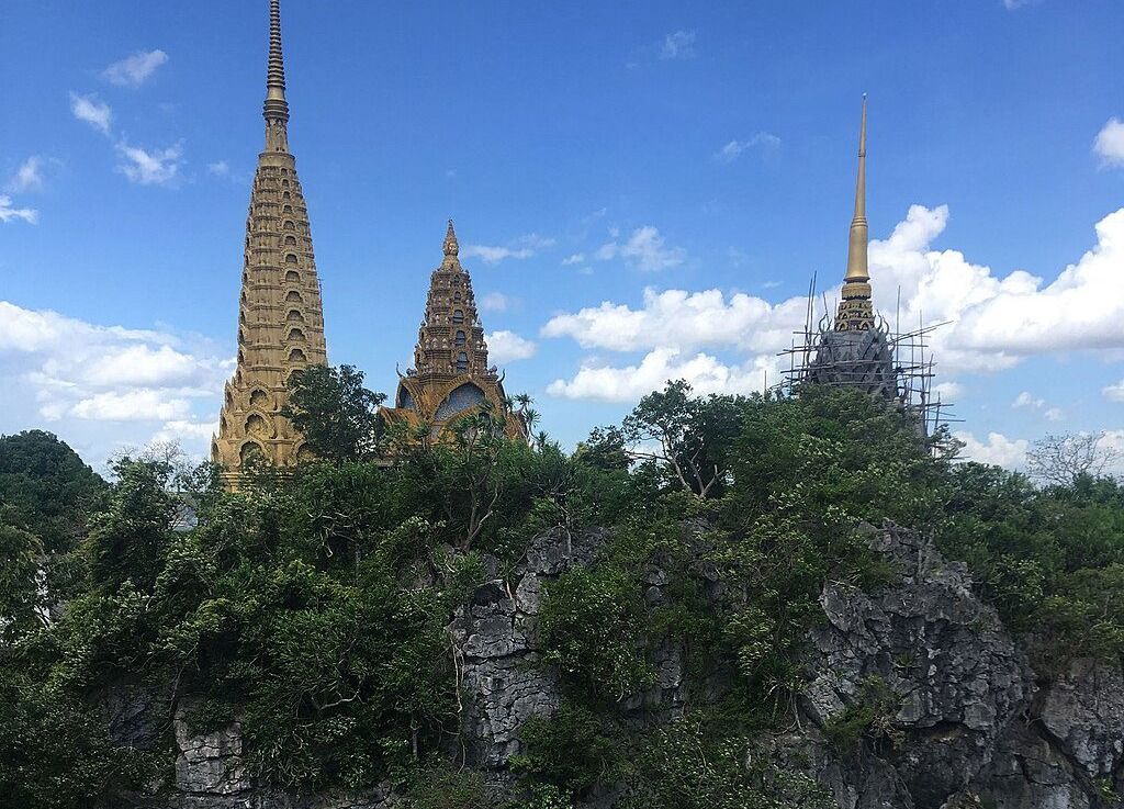 Phnom Sampeau – Entre spiritualité, mémoire et nature à Battambang