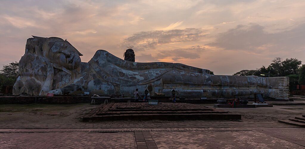 Wat Lokayasutharam : Le Temple du Bouddha Couché à Ayutthaya